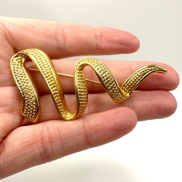 VINTAGE Gold Tone Large Textured Squiggle Brooch Brushstroke Statement Pin - Picture 2 of 8